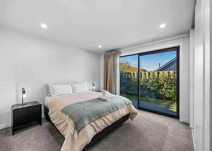 3 Bedroom Modern In Northlake