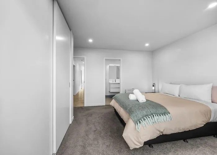 3 Bedroom Modern In Northlake