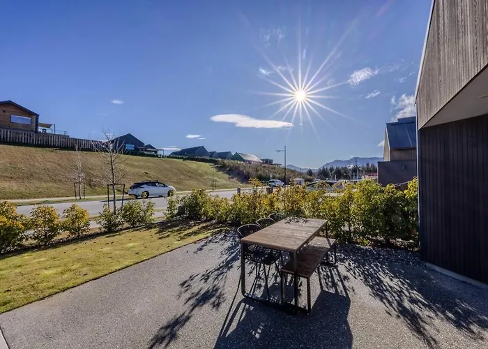 3 Bedroom Modern In Northlake Holiday home Wanaka